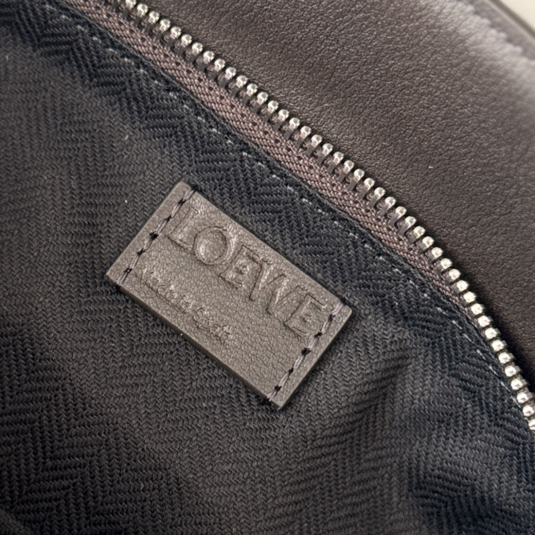 罗家🌟新款 🆕小号亮面牛皮革Panta Puzzle 手袋Puzzle 以别具一格的几何线条勾勒长方体造