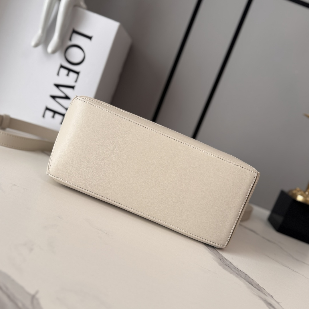 罗家🌟新款 🆕小号亮面牛皮革Panta Puzzle 手袋Puzzle 以别具一格的几何线条勾勒长方体造