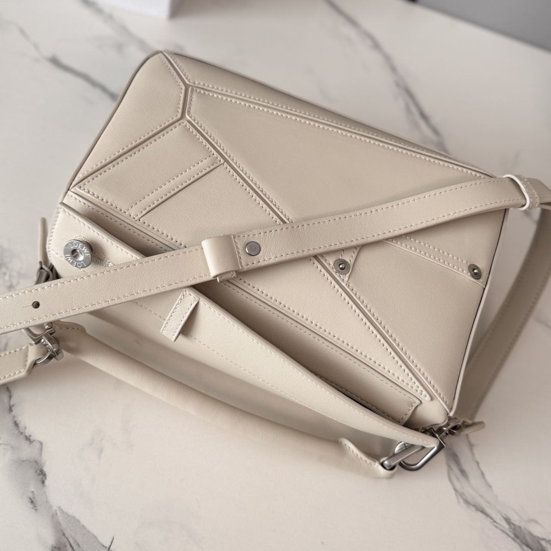 罗家🌟新款 🆕小号亮面牛皮革Panta Puzzle 手袋Puzzle 以别具一格的几何线条勾勒长方体造