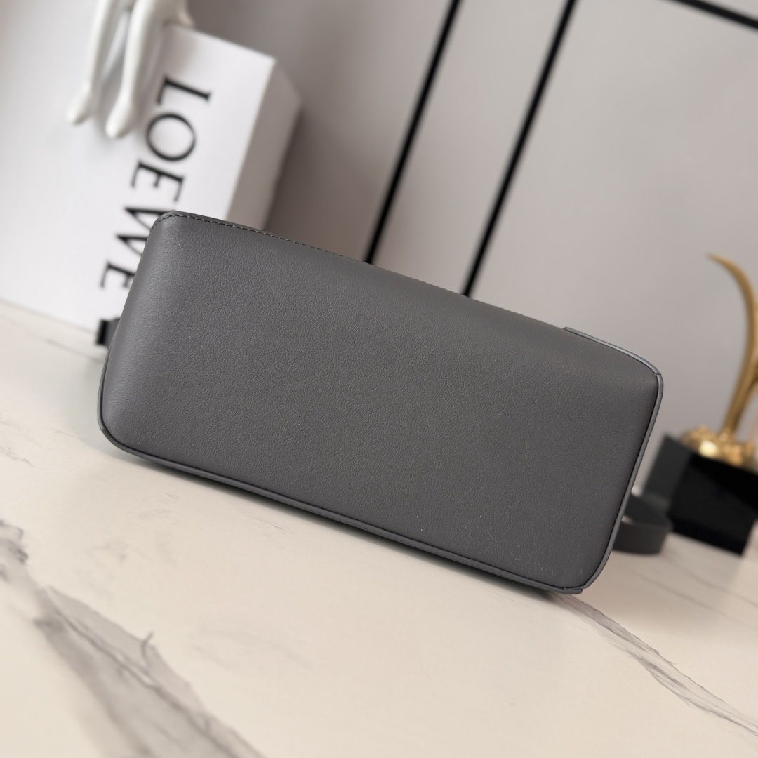 L⊚℮w℮🌟新版本🆕 小号柔软牛皮革Puzzle Edge手袋𝑳家🆕推出的首次亮相手提包*长方体形状和精