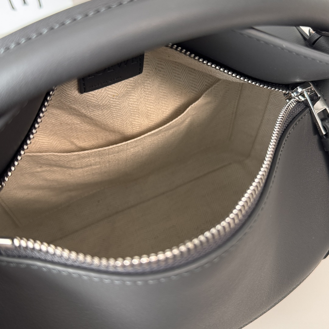 L⊚℮w℮🌟新版本🆕 小号柔软牛皮革Puzzle Edge手袋𝑳家🆕推出的首次亮相手提包*长方体形状和精