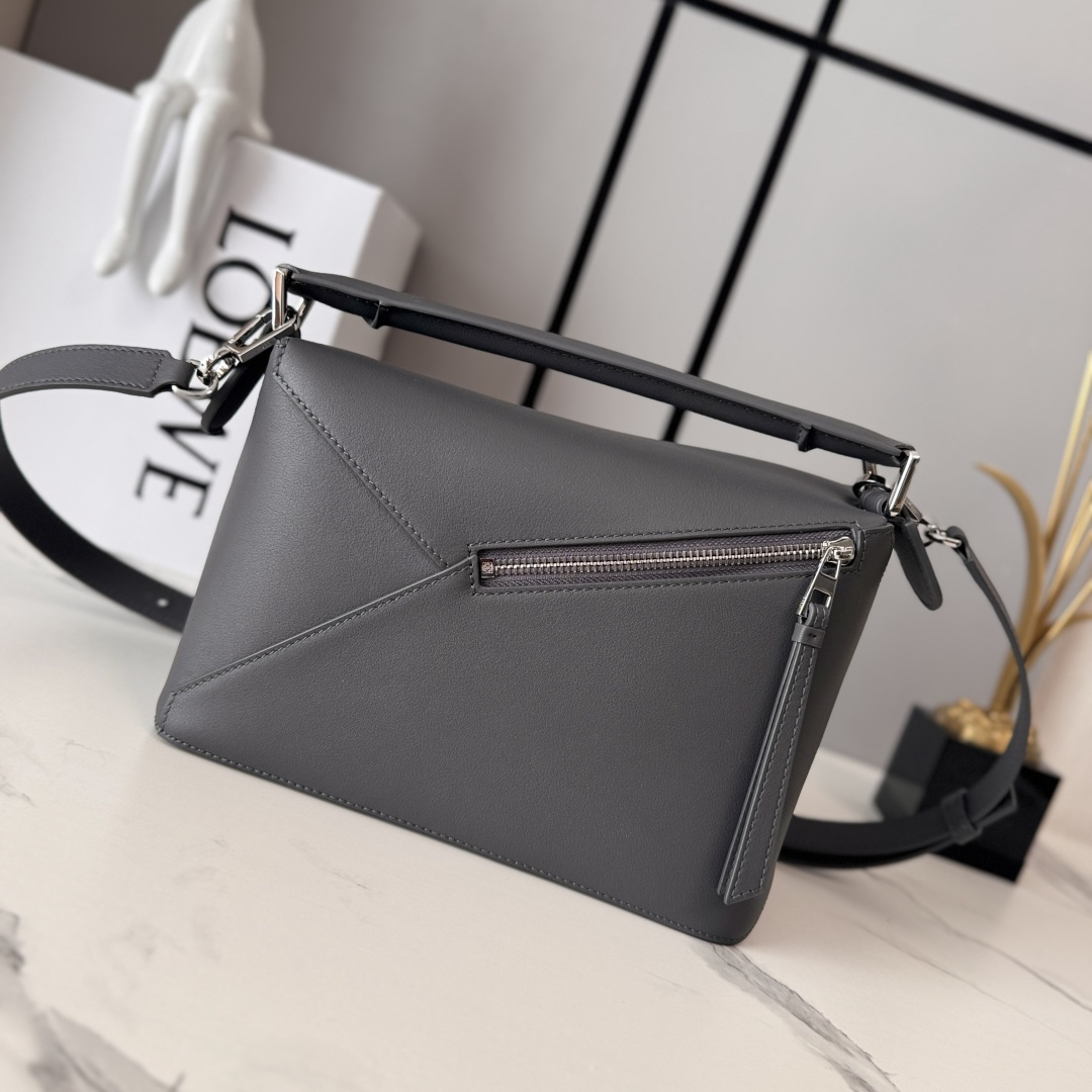 L⊚℮w℮🌟新版本🆕 小号柔软牛皮革Puzzle Edge手袋𝑳家🆕推出的首次亮相手提包*长方体形状和精