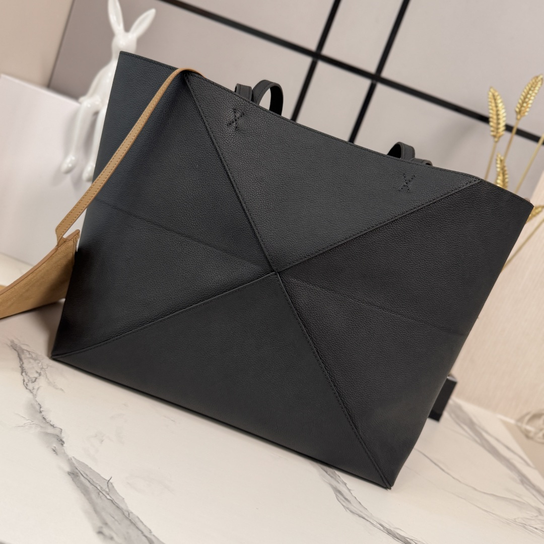 L⊚℮w℮新款🆕大号 柔软粒面 牛皮革横版 Puzzle Fold 手袋 采用轻盈的几何结构设计 ，能够