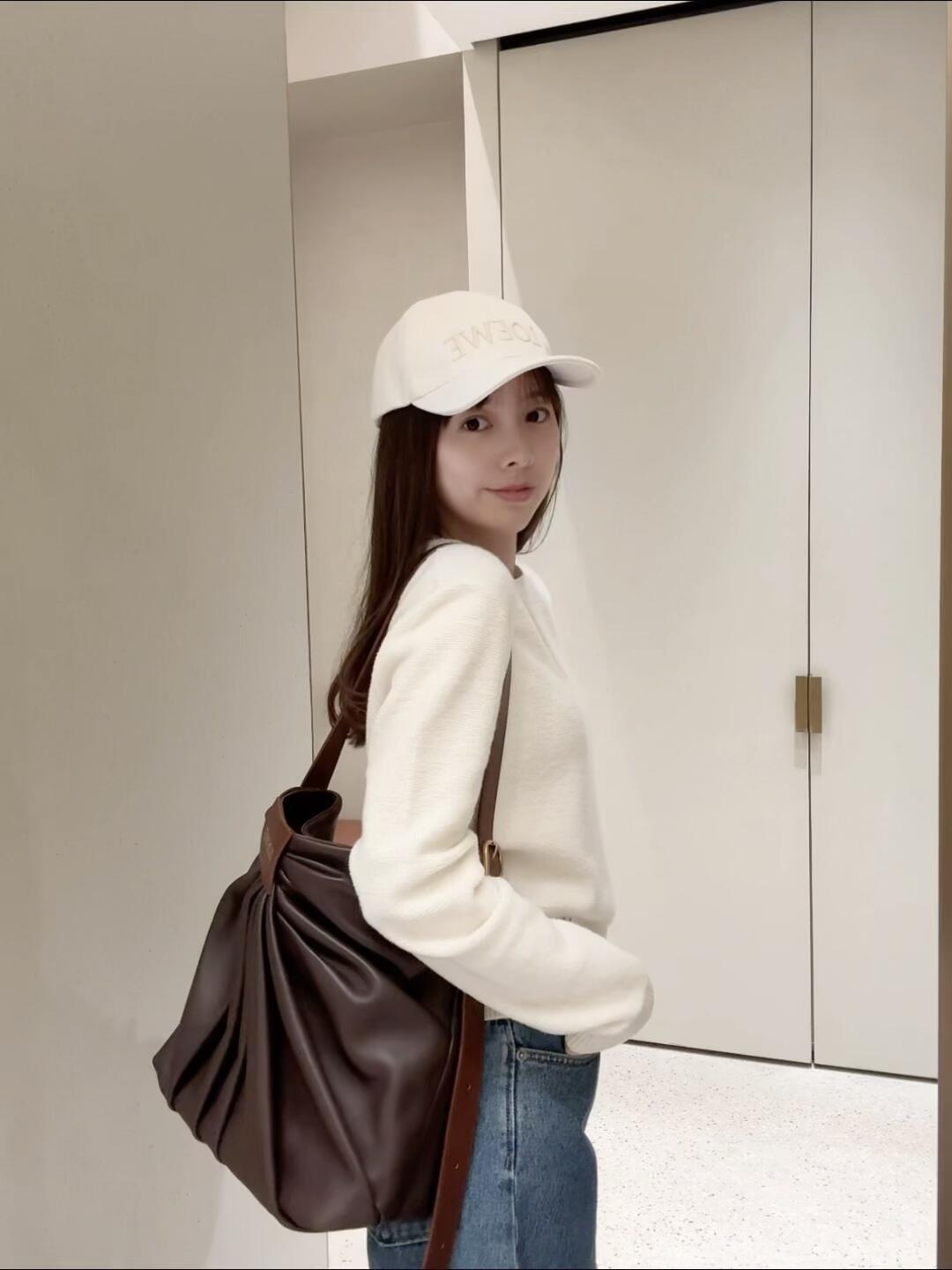 NO:676431,The new Luojia pleated bag only takes one second to grow!  So beautiful!  ,New Draped,loewe19860909新款罗家褶皱包款只需一秒种草！太美啦！,新款Draped,loewe,Bag