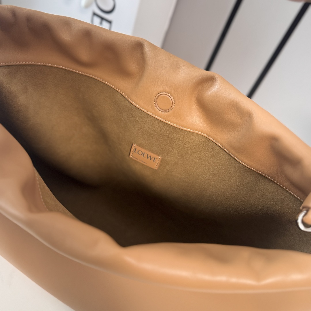 LO℮w℮🌟新款 大号柔软纳帕羊皮革 Flamenco Purse 福袋 采用褶皱设计！主要细节如两侧的