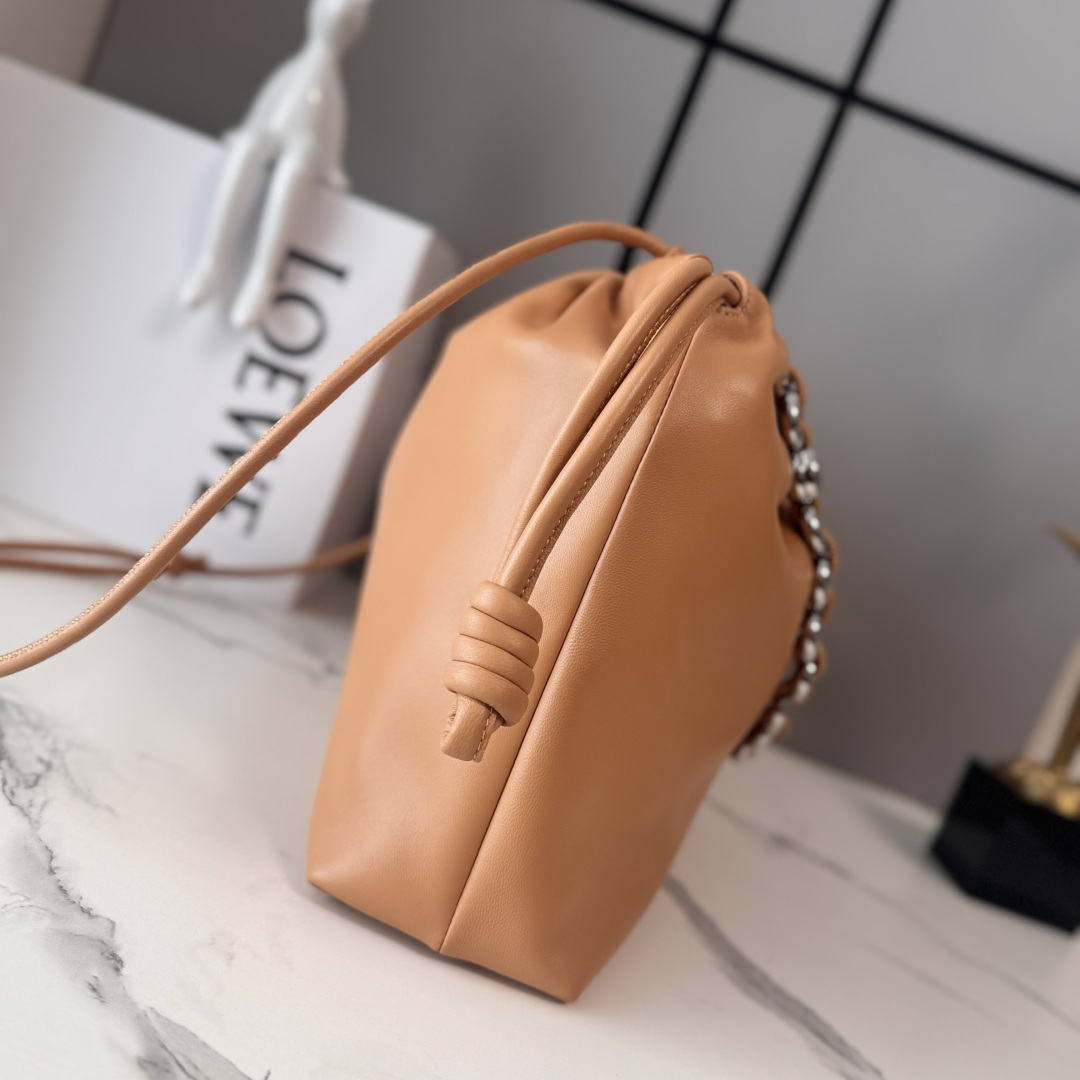 LO℮w℮🌟新款 大号柔软纳帕羊皮革 Flamenco Purse 福袋 采用褶皱设计！主要细节如两侧的