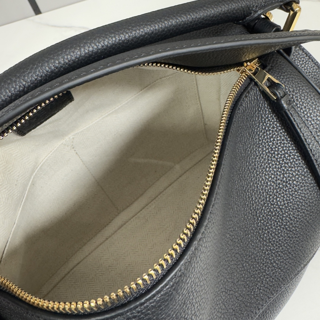 L⊚℮w℮🌟 🔥中号粒面牛皮革Puzzle 手袋🌟🆕新色LOEWE推出的首次亮相手提包*长方体形状和精确