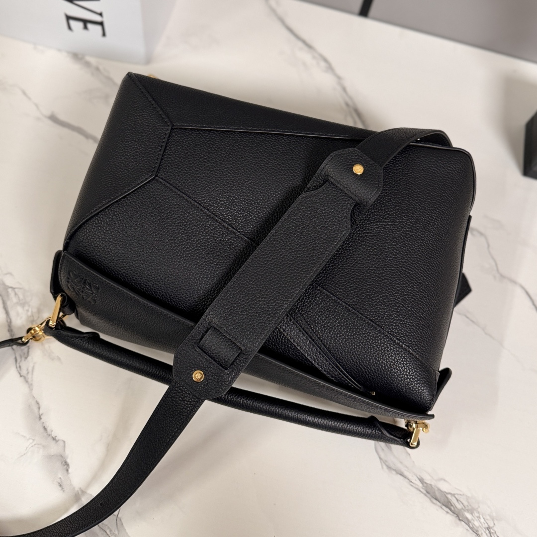 L⊚℮w℮🌟 🔥中号粒面牛皮革Puzzle 手袋🌟🆕新色LOEWE推出的首次亮相手提包*长方体形状和精确