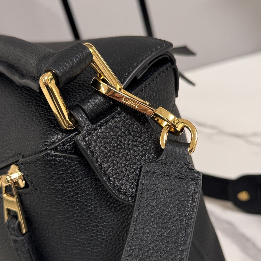 L⊚℮w℮🌟 🔥中号粒面牛皮革Puzzle 手袋🌟🆕新色LOEWE推出的首次亮相手提包*长方体形状和精确