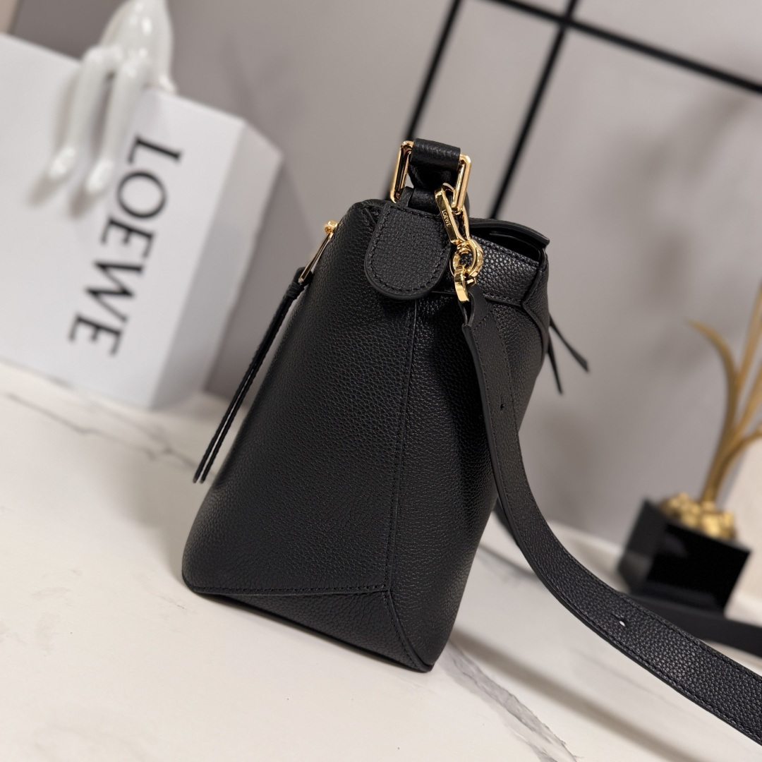 L⊚℮w℮🌟 🔥中号粒面牛皮革Puzzle 手袋🌟🆕新色LOEWE推出的首次亮相手提包*长方体形状和精确