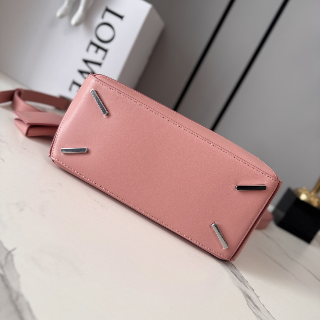 LO℮w℮🌟新款 小号纳帕羊皮革 Featherlight Puzzle 手袋 以别具一格的几何线条勾勒