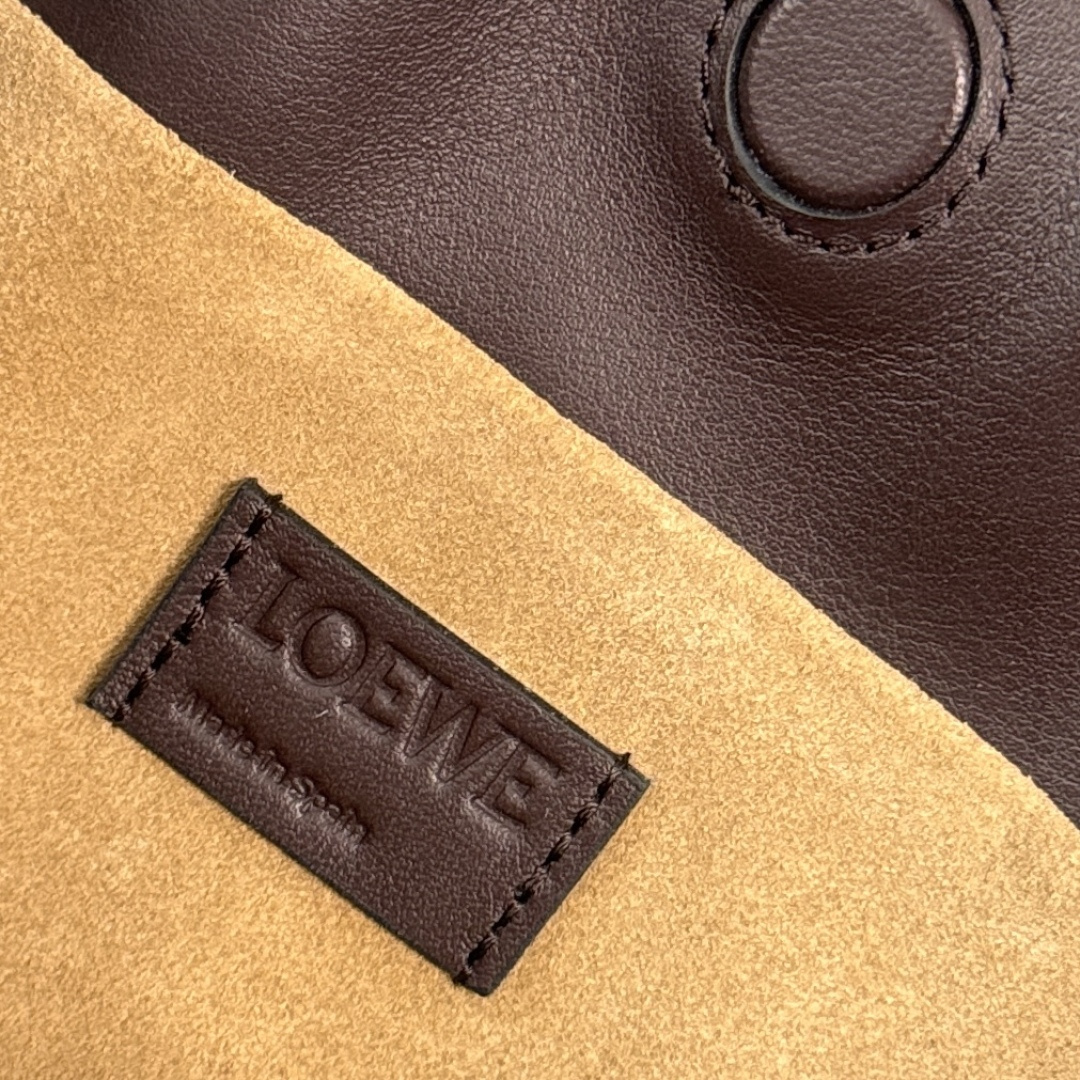 LO℮w℮🌟 2️⃣6️⃣早春Louis Wain联名新款 纳帕牛皮革Flamenco 福袋🆕手拿包采用