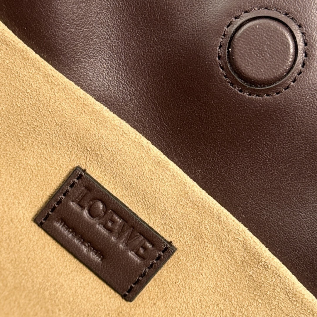 LO℮w℮🌟 2️⃣6️⃣早春Louis Wain联名新款 Flamenco 福袋手拿包 以柔软材质造就