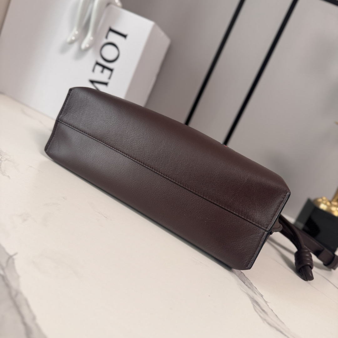 LO℮w℮🌟 2️⃣6️⃣早春Louis Wain联名新款 Flamenco 福袋手拿包 以柔软材质造就