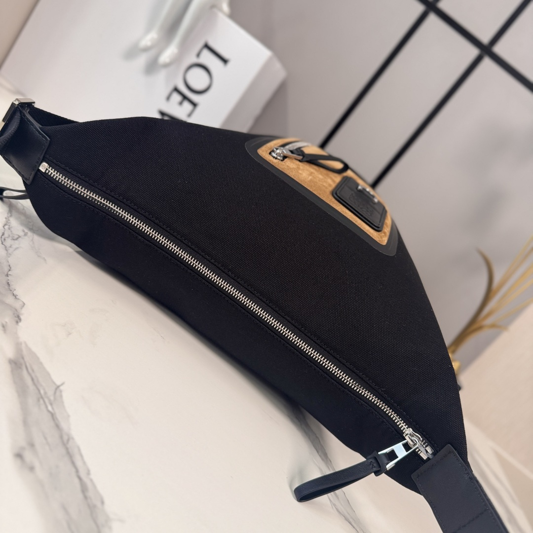 L⊚℮w℮🌟帆布和磨砂绒面革 斜挎包黑色帆布拼接棕色绒面革，简约又有细节感 正面拉链口袋➕*Anagra