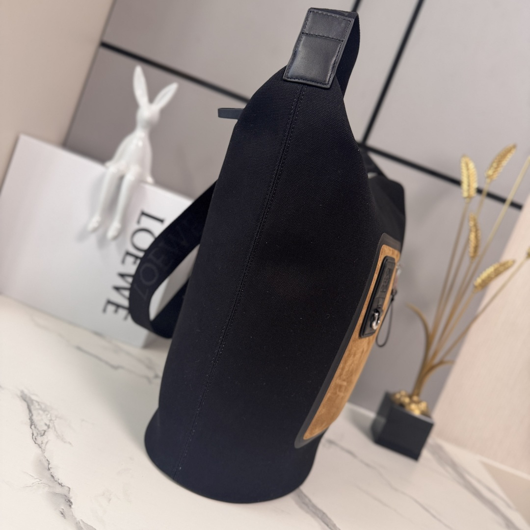 L⊚℮w℮🌟帆布和磨砂绒面革 斜挎包黑色帆布拼接棕色绒面革，简约又有细节感 正面拉链口袋➕*Anagra