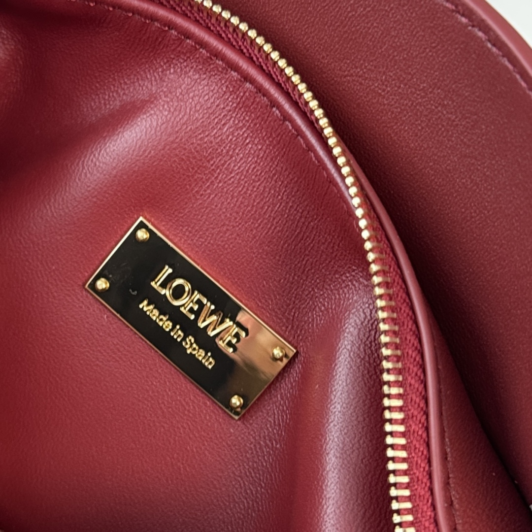 LO℮w℮🌟新款 迷你纳帕羊皮革 Featherlight Puzzle 手袋 以别具一格的几何线条勾勒