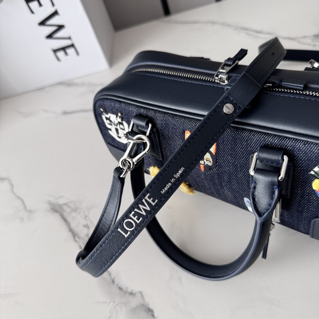 LO℮w℮🌟新款 丹宁布 Amazona 23 CroPPed 手袋 *保龄球包🎳最新尺寸🆕诞生于197