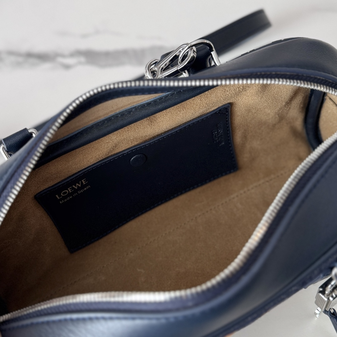 LO℮w℮🌟新款 丹宁布 Amazona 23 CroPPed 手袋 *保龄球包🎳最新尺寸🆕诞生于197