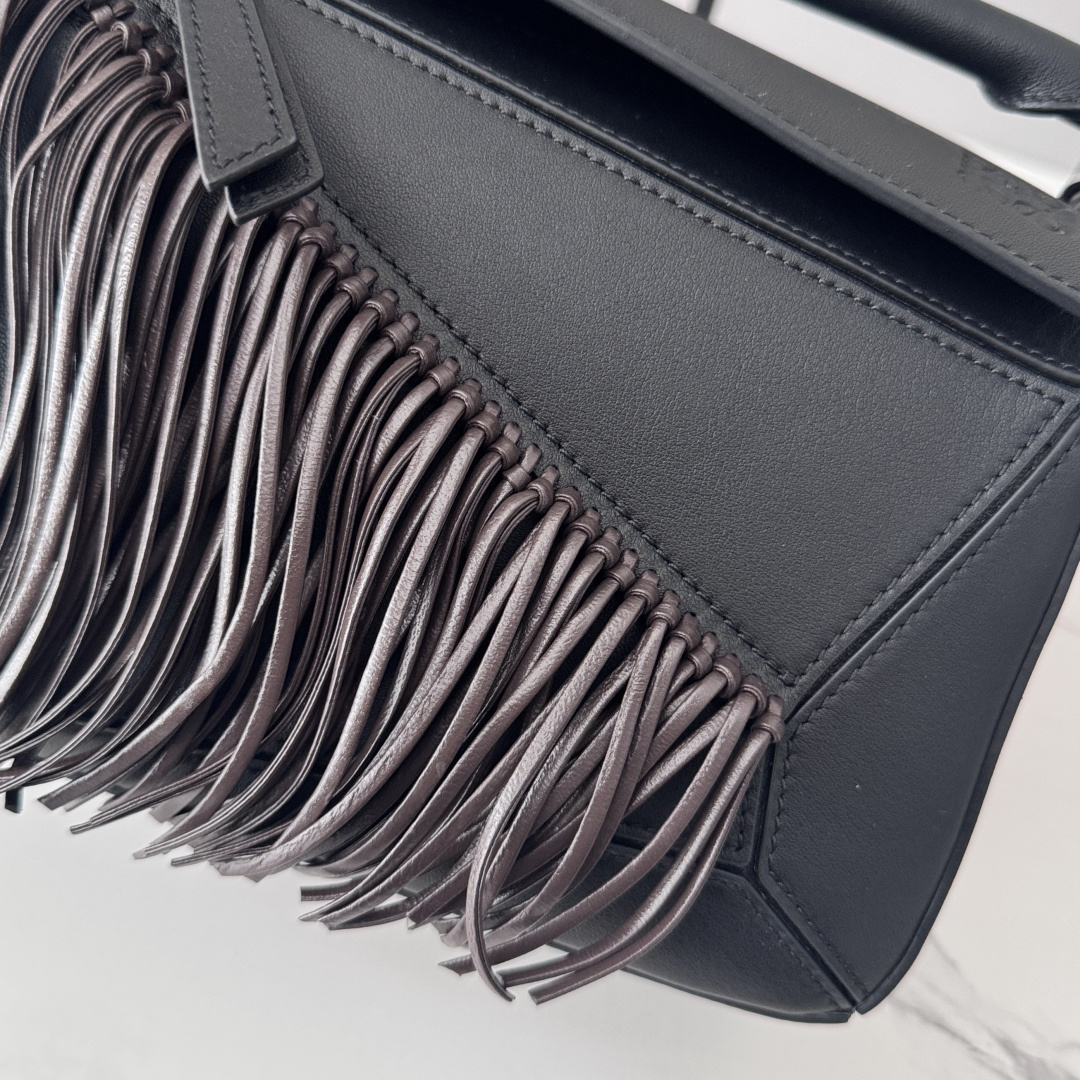 L⊚℮w℮🌟新款🆕小号经典牛皮革Fringe Puzzle手袋Puzzle 以别具一格的几何线条勾勒长方