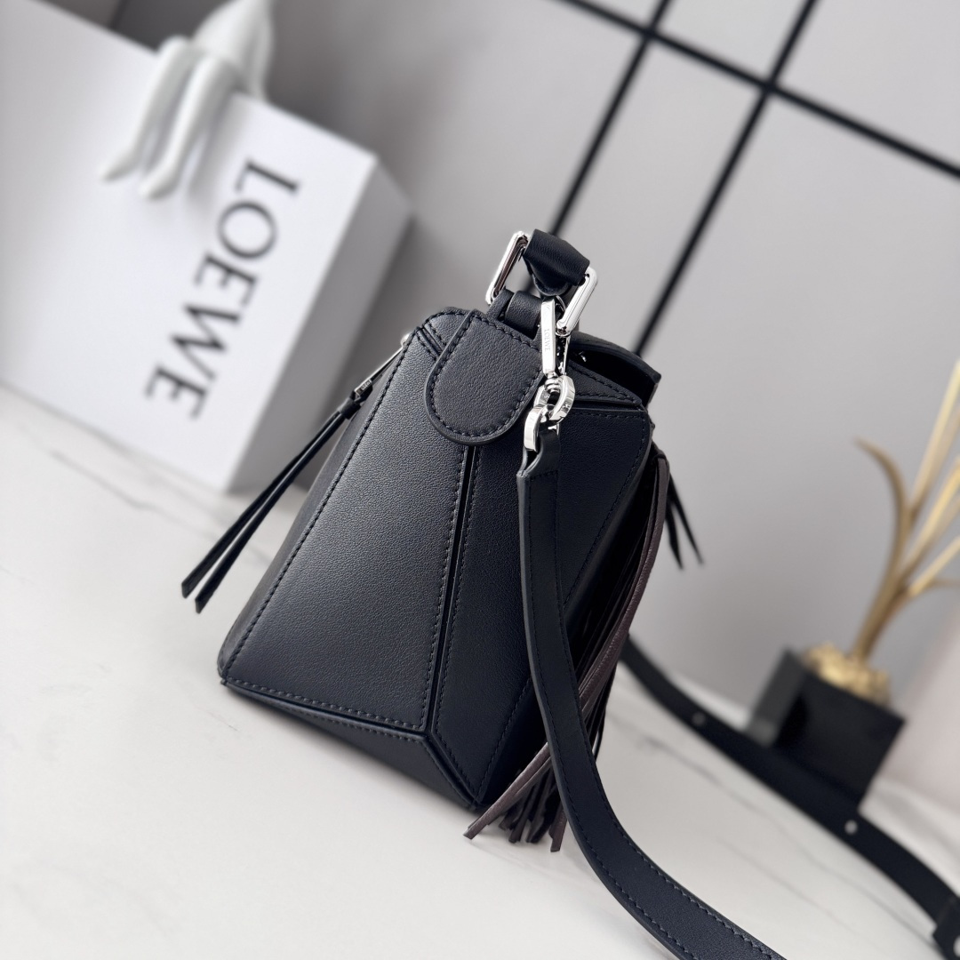 L⊚℮w℮🌟新款🆕小号经典牛皮革Fringe Puzzle手袋Puzzle 以别具一格的几何线条勾勒长方