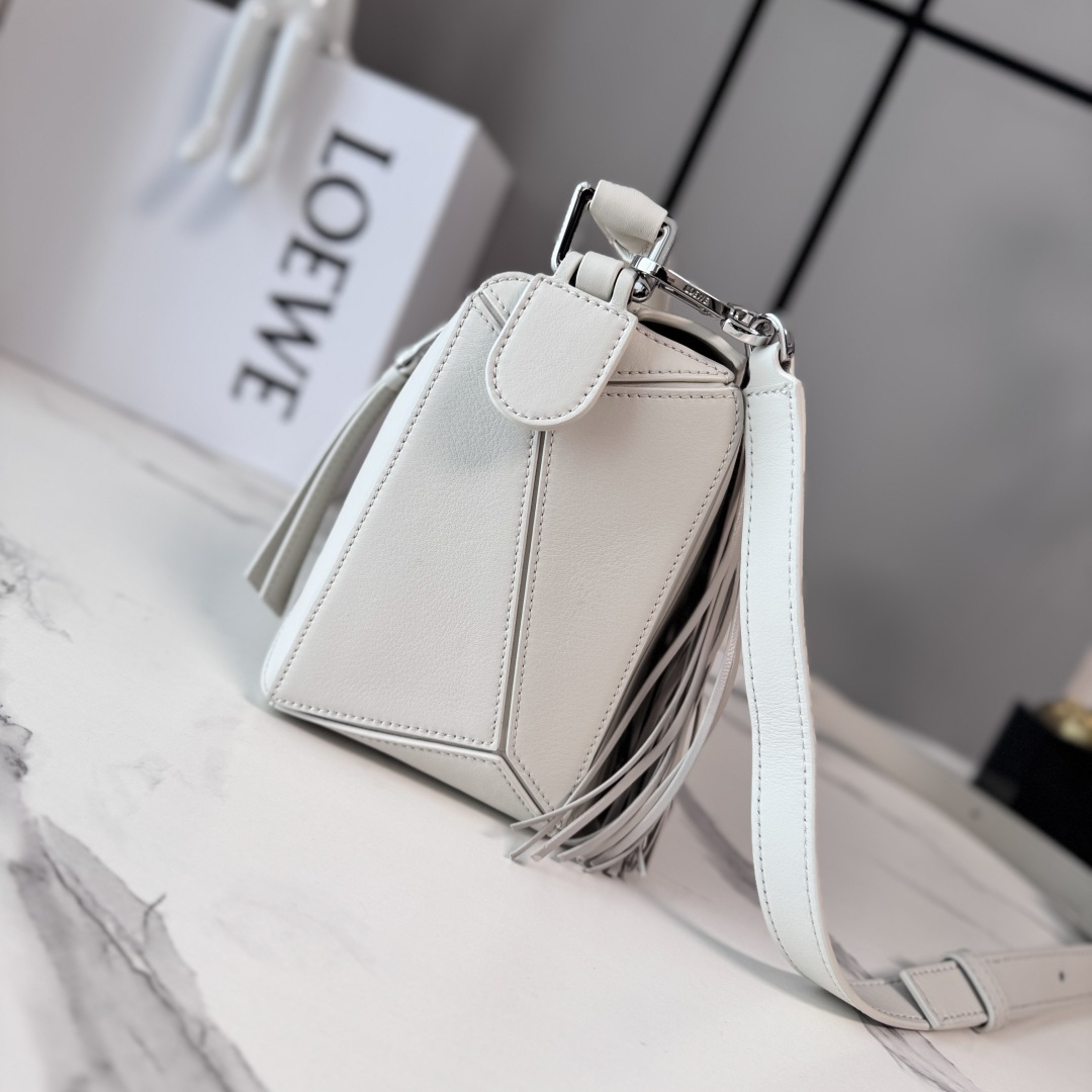 L⊚℮w℮🌟新款🆕小号经典牛皮革Fringe Puzzle手袋Puzzle 以别具一格的几何线条勾勒长方