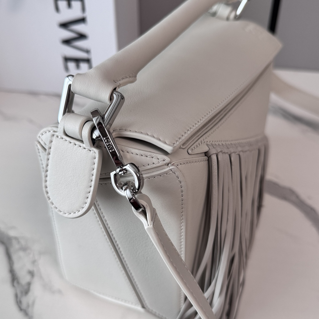 L⊚℮w℮🌟新款🆕小号经典牛皮革Fringe Puzzle手袋Puzzle 以别具一格的几何线条勾勒长方