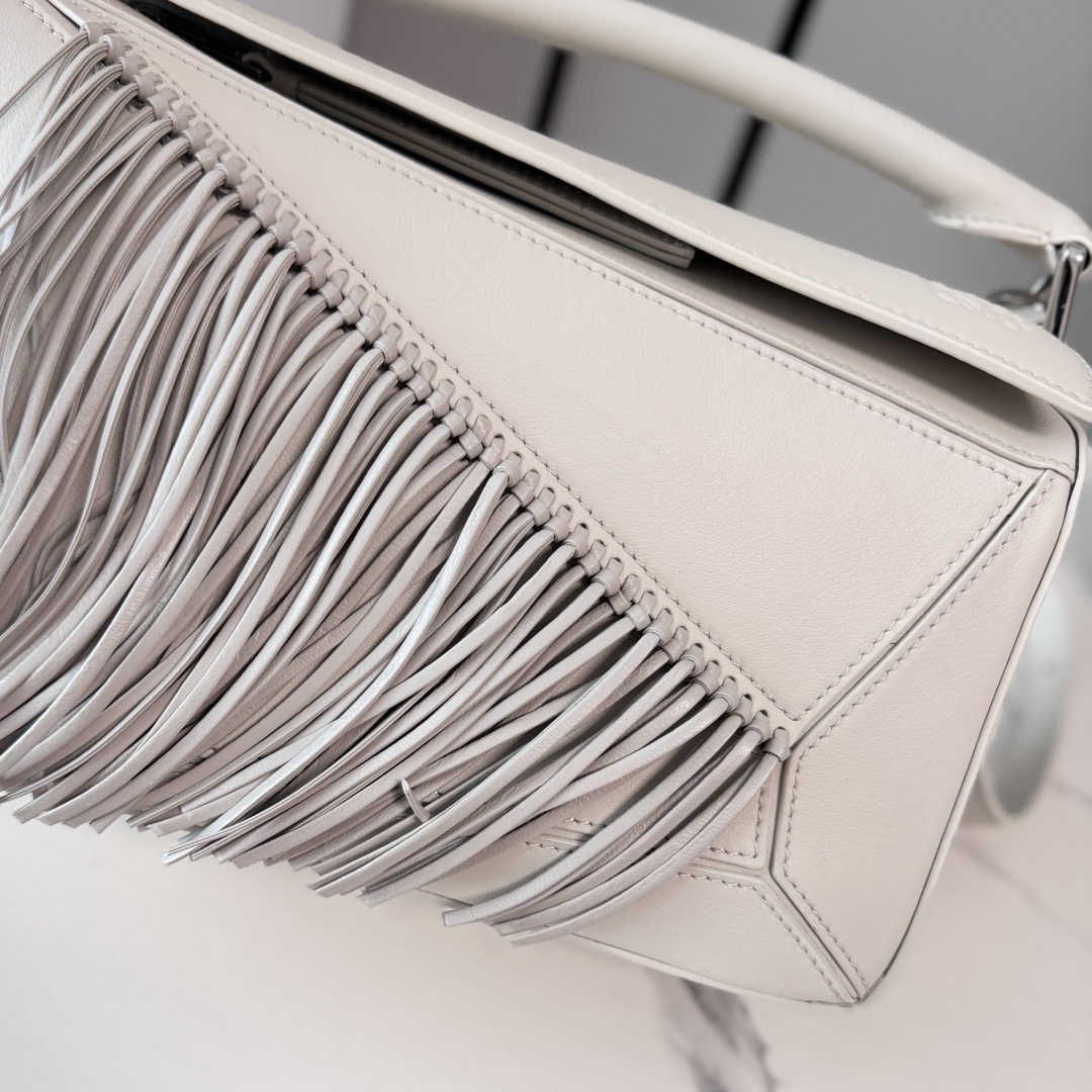 L⊚℮w℮🌟新款🆕小号经典牛皮革Fringe Puzzle手袋Puzzle 以别具一格的几何线条勾勒长方