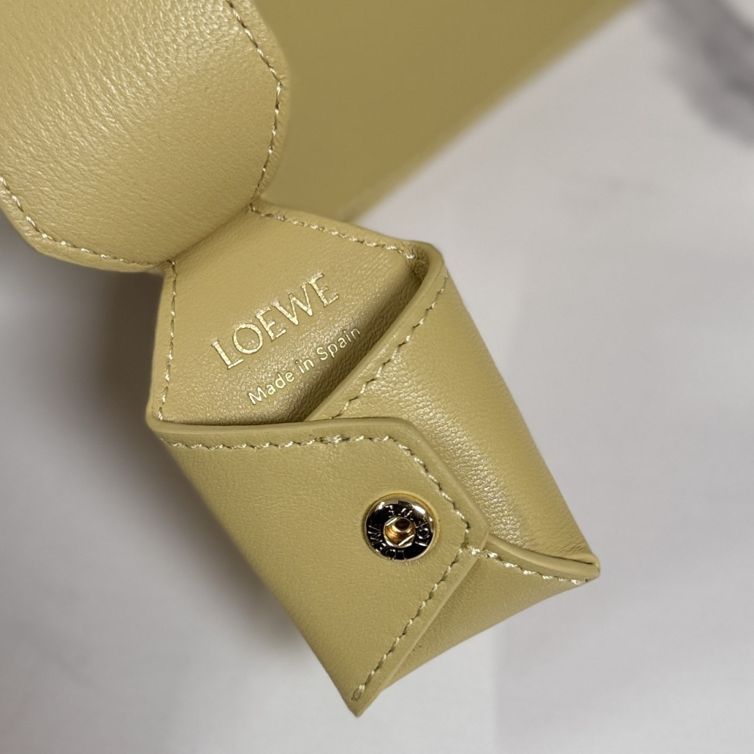 LO℮w℮🌟新款 迷你纳帕羊皮革 Featherlight Puzzle 手袋 以别具一格的几何线条勾勒