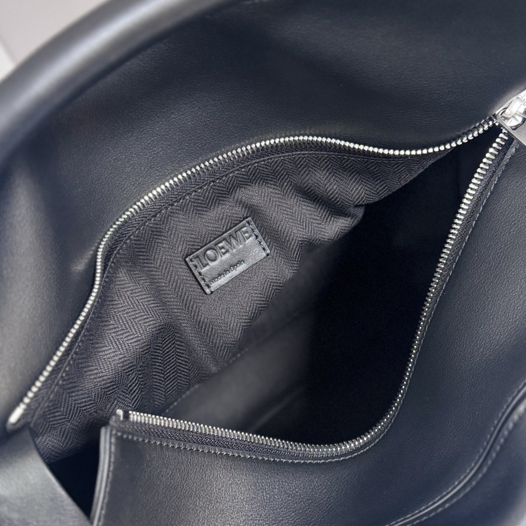 罗家🌟新款 🆕大号亮面牛皮革Panta Puzzle 手袋Puzzle 以别具一格的几何线条勾勒长方体造