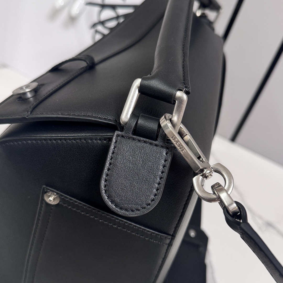 罗家🌟新款 🆕大号亮面牛皮革Panta Puzzle 手袋Puzzle 以别具一格的几何线条勾勒长方体造