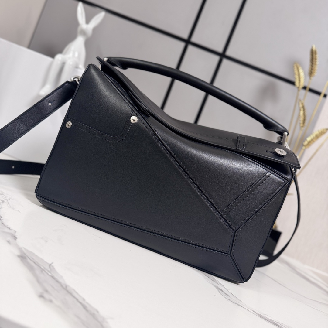 罗家🌟新款 🆕大号亮面牛皮革Panta Puzzle 手袋Puzzle 以别具一格的几何线条勾勒长方体造