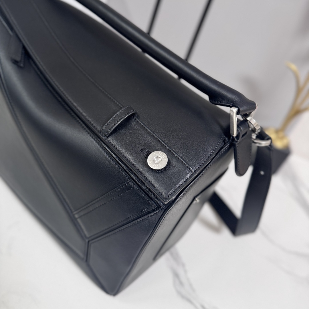 罗家🌟新款 🆕大号亮面牛皮革Panta Puzzle 手袋Puzzle 以别具一格的几何线条勾勒长方体造