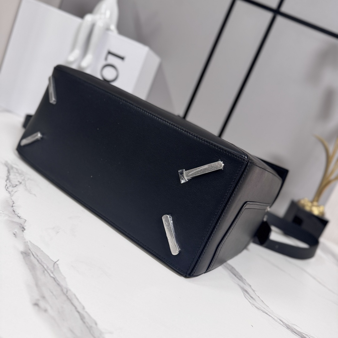 罗家🌟新款 🆕大号亮面牛皮革Panta Puzzle 手袋Puzzle 以别具一格的几何线条勾勒长方体造