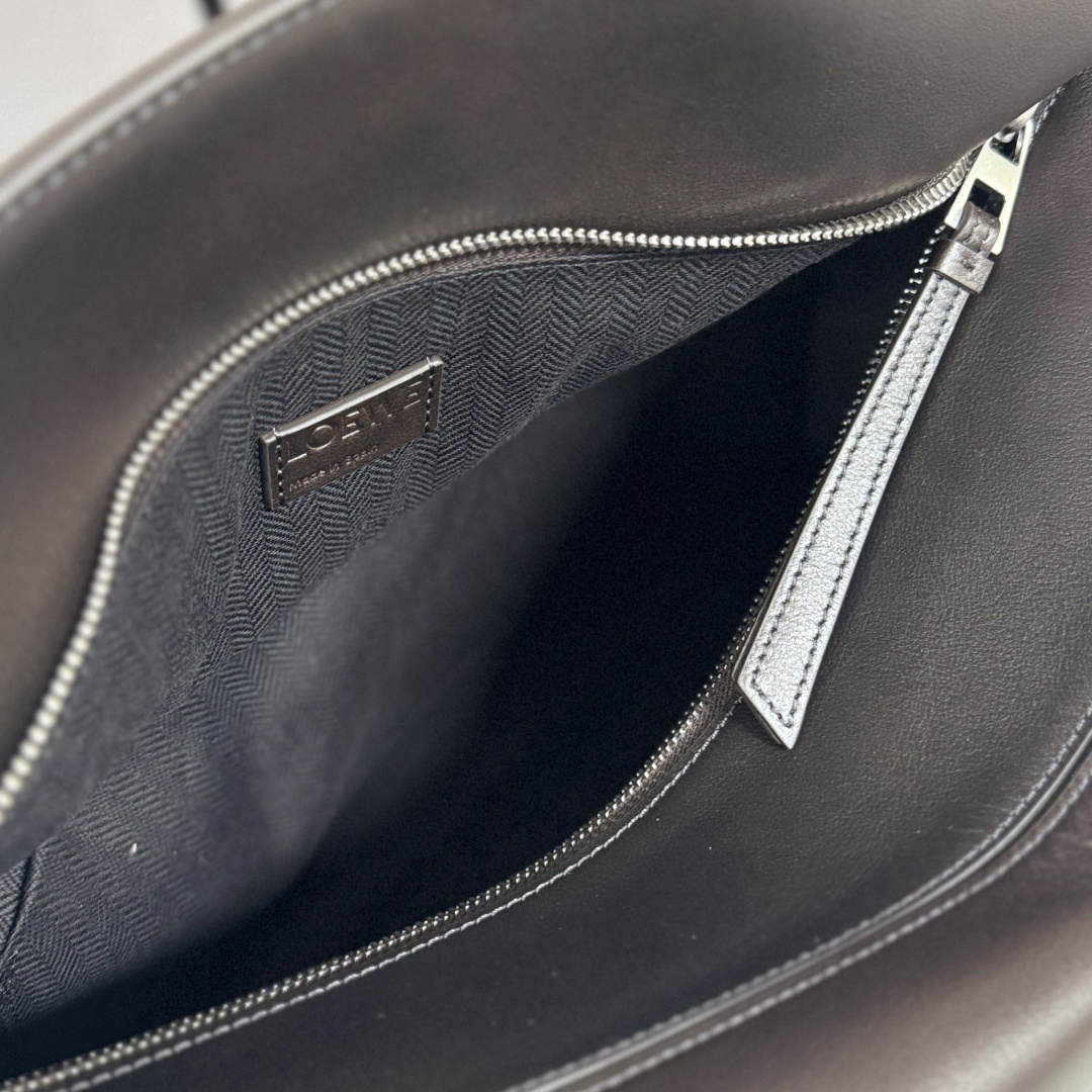 罗家🌟新款 🆕大号亮面牛皮革Panta Puzzle 手袋Puzzle 以别具一格的几何线条勾勒长方体造