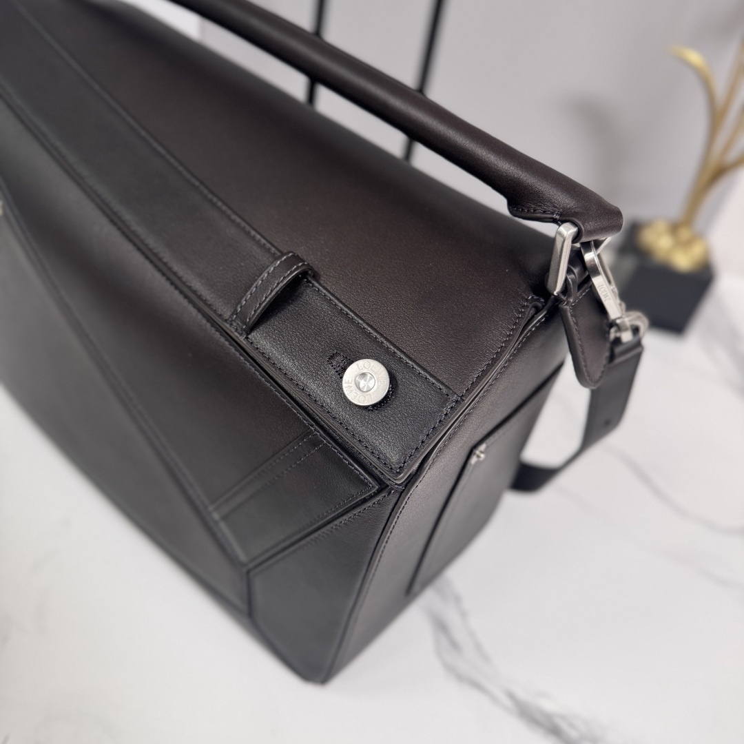 罗家🌟新款 🆕大号亮面牛皮革Panta Puzzle 手袋Puzzle 以别具一格的几何线条勾勒长方体造