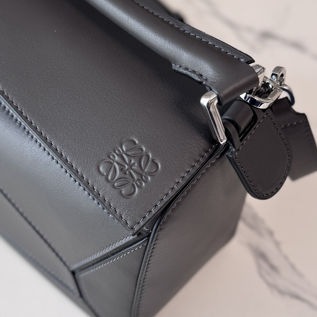 Loewe Style Grey Leather Top Handle Bag Bags Top Handle Bag detail image 5 from source 770703