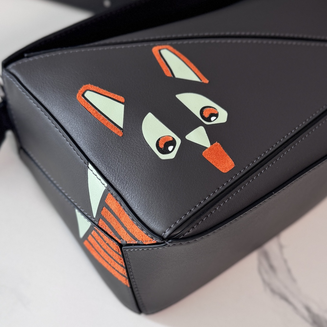 Loewe Style Grey Leather Top Handle Bag Bags Top Handle Bag detail image 6 from source 770703
