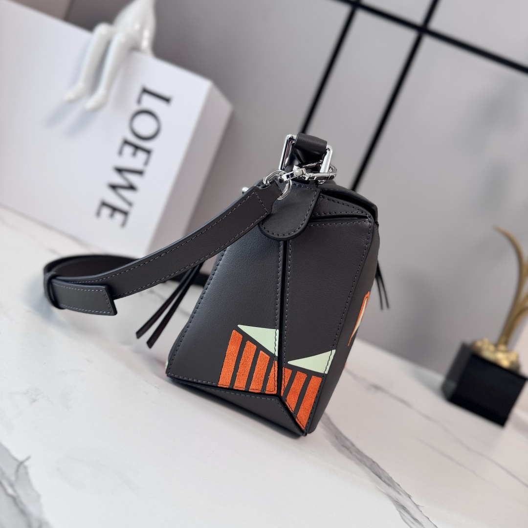 Loewe Style Grey Leather Top Handle Bag Bags Top Handle Bag detail image 2 from source 770703