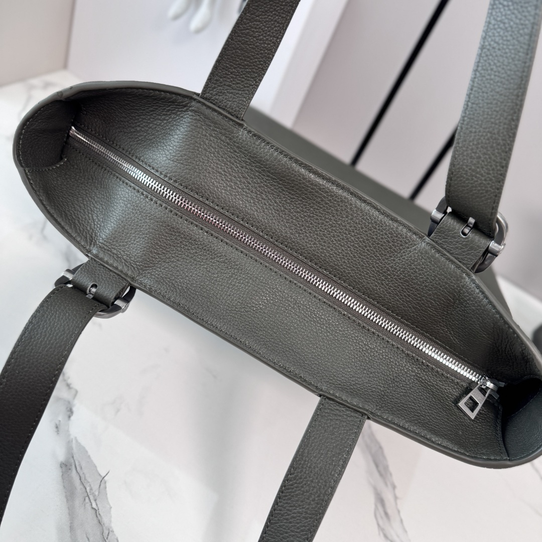 Loewe Style Brown Leather Tote Bag Bags Tote Bag detail image 8 from source 770706