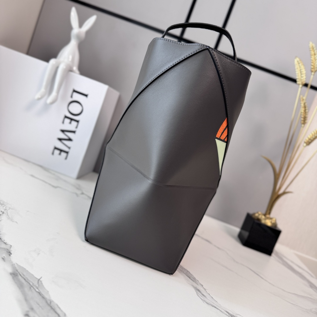 Loewe Style Grey Leather Tote Bag Bags Tote Bag detail image 2 from source 770704