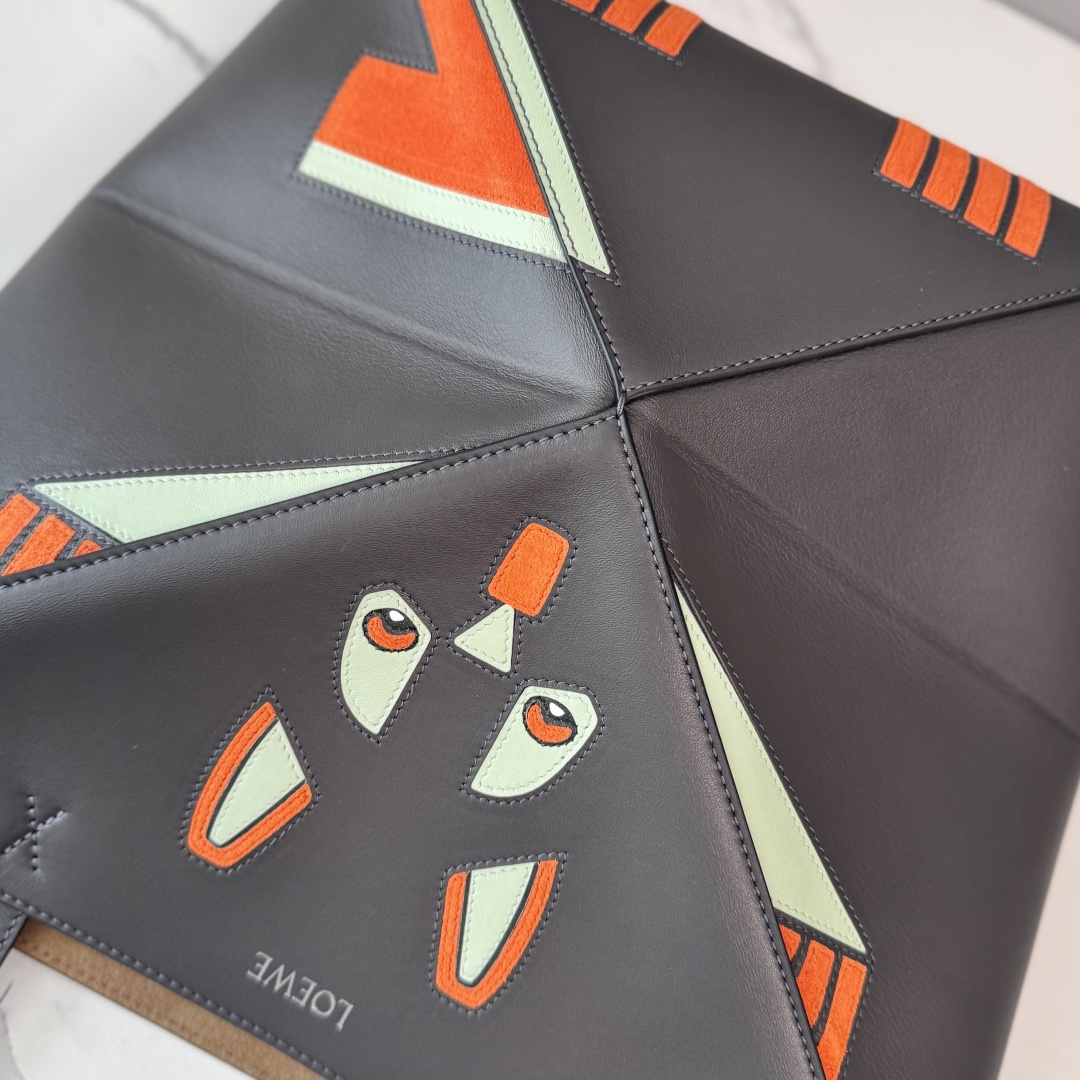 Loewe Style Grey Leather Tote Bag Bags Tote Bag detail image 6 from source 770704