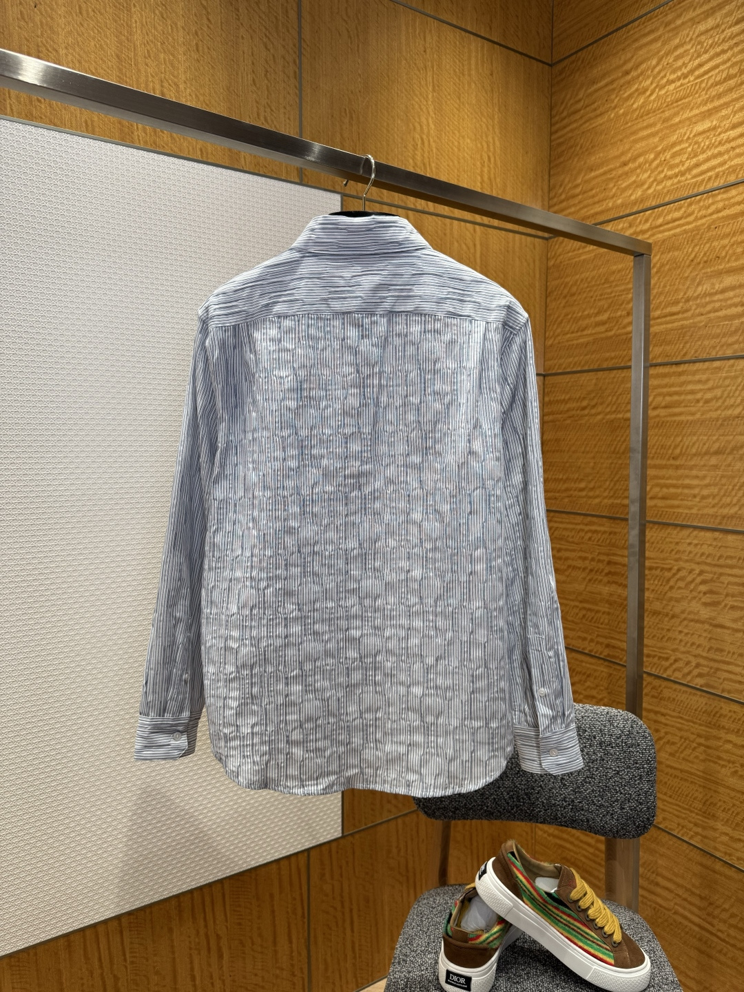 Loewe Stripes Long-Sleeve Shirt: Custom cotton fabric, comfortable and soft, with brand embroidery, versatile styling. - 图片 2