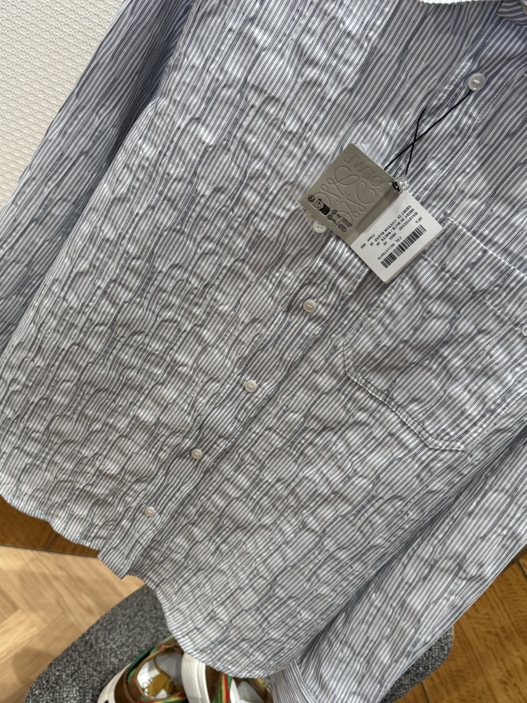 Loewe Stripes Long-Sleeve Shirt: Custom cotton fabric, comfortable and soft, with brand embroidery, versatile styling. - 图片 4