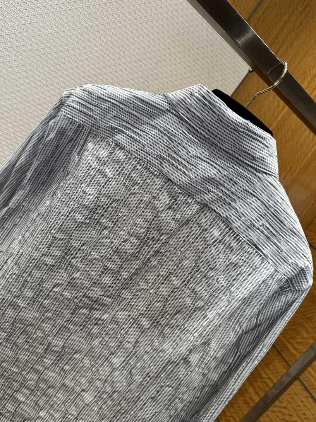 Loewe Stripes Long-Sleeve Shirt: Custom cotton fabric, comfortable and soft, with brand embroidery, versatile styling. - 图片 7