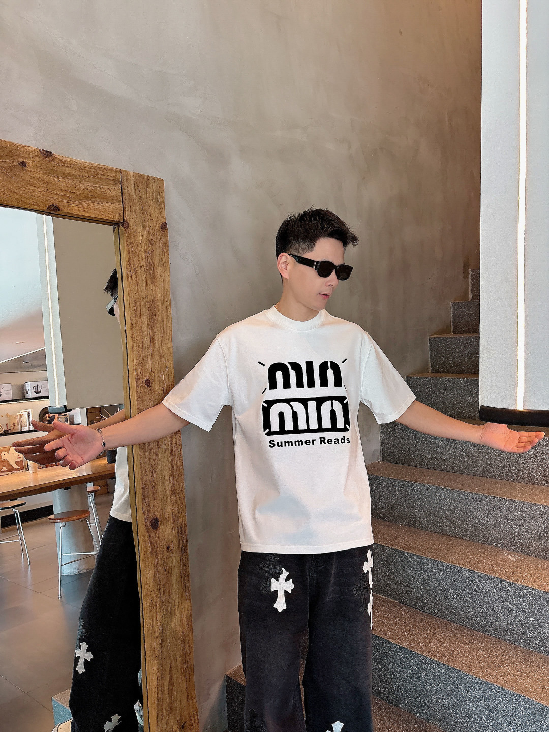 NO:452150,MiuMiu 2025 spring and summer new product, complete three standards, round neck pure cotton short-sleeved T-shirt, no need to introduce too much good products, look at the details, counter code M-XXXL / Suggestions, miumiu, T-shirt,tees, t-shirt,alexander wang19860909MiuMiu 2025春夏新品 三标齐全 圆领纯棉短袖T恤 好货不用过多介绍 看细节 专柜码数M-XXXL /建议L,,miumiu,T-shirt,tees，t-shirt,alexander wang,Men's clothing