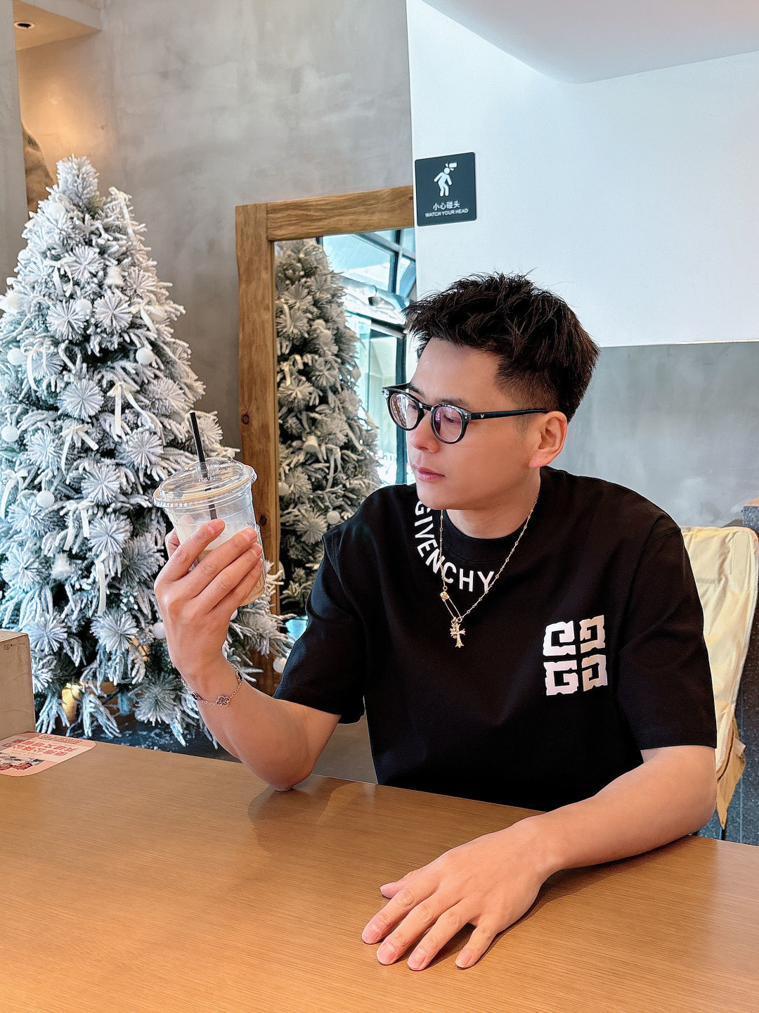 NO:452169,gave/Givenchy 2025 spring and summer new product, complete three standards, round neck pure cotton short-sleeved T-shirt, don't need to introduce too much good products, look at the details, counter code M-XXXL / Suggestions, given, T-shirt,tees, t-shirt,alexander wang19860909gave/纪梵希 2025春夏新品 三标齐全 圆领纯棉短袖T恤 好货不用过多介绍 看细节 专柜码数M-XXXL /建议L,,givenchy,T-shirt,tees，t-shirt,alexander wang,Men's clothing