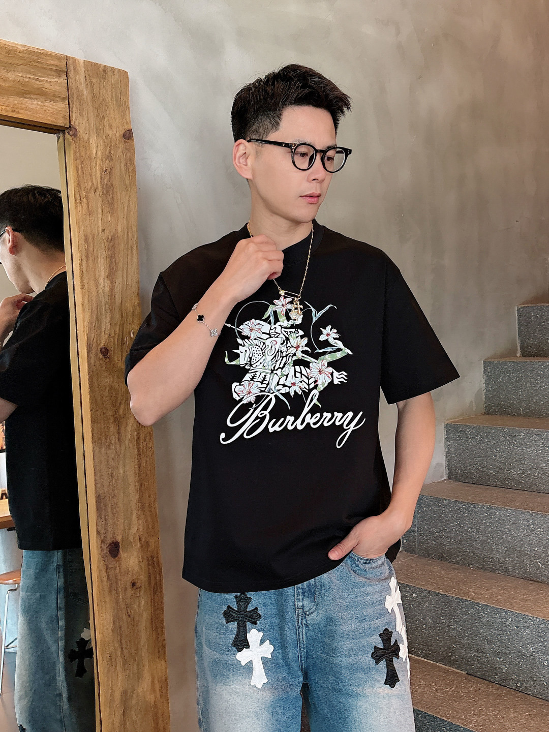 NO:452183,Burberry/Burberry 2025 spring and summer new product, complete three standards, round neck pure cotton short-sleeved T-shirt, don’t need to introduce too much good products, look at the details, counter code M-XXXL / Suggestions, burberry, burberry, T-shirt, tees, t-shirt, alexander wang19860909Burberry/巴宝莉 2025春夏新品 三标齐全 圆领纯棉短袖T恤 好货不用过多介绍 看细节 专柜码数M-XXXL /建议L,,burberry,burberry,T-shirt,tees，t-shirt,alexander wang,Men's clothing