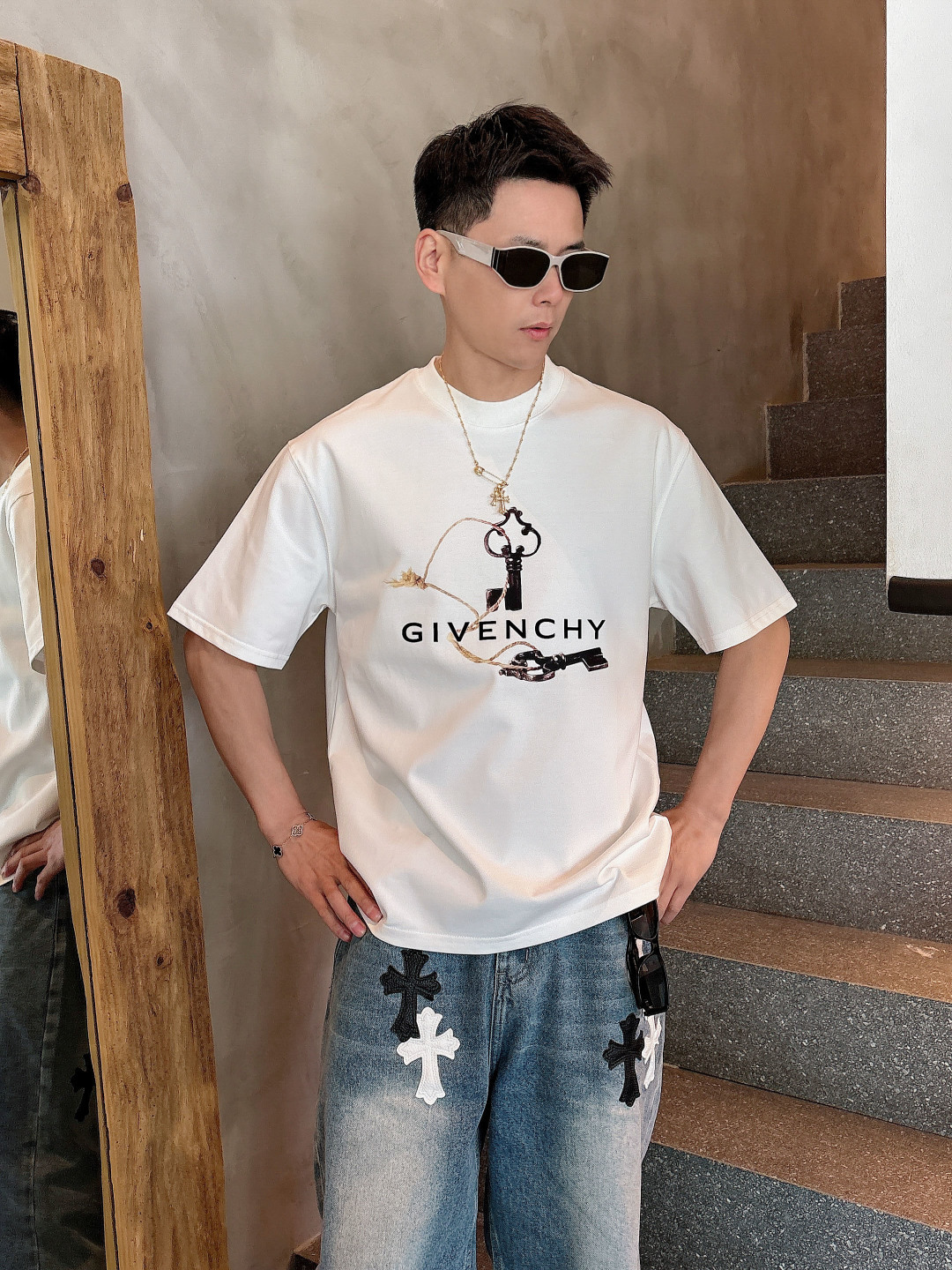 NO:452141,gave/Givenchy 2025 spring and summer new product, complete three standards, round neck pure cotton short-sleeved T-shirt, don't need to introduce too much good products, look at the details, counter code M-XXXL / Suggestions, given, T-shirt,tees, t-shirt,alexander wang19860909gave/纪梵希 2025春夏新品 三标齐全 圆领纯棉短袖T恤 好货不用过多介绍 看细节 专柜码数M-XXXL /建议L,,givenchy,T-shirt,tees，t-shirt,alexander wang,Men's clothing