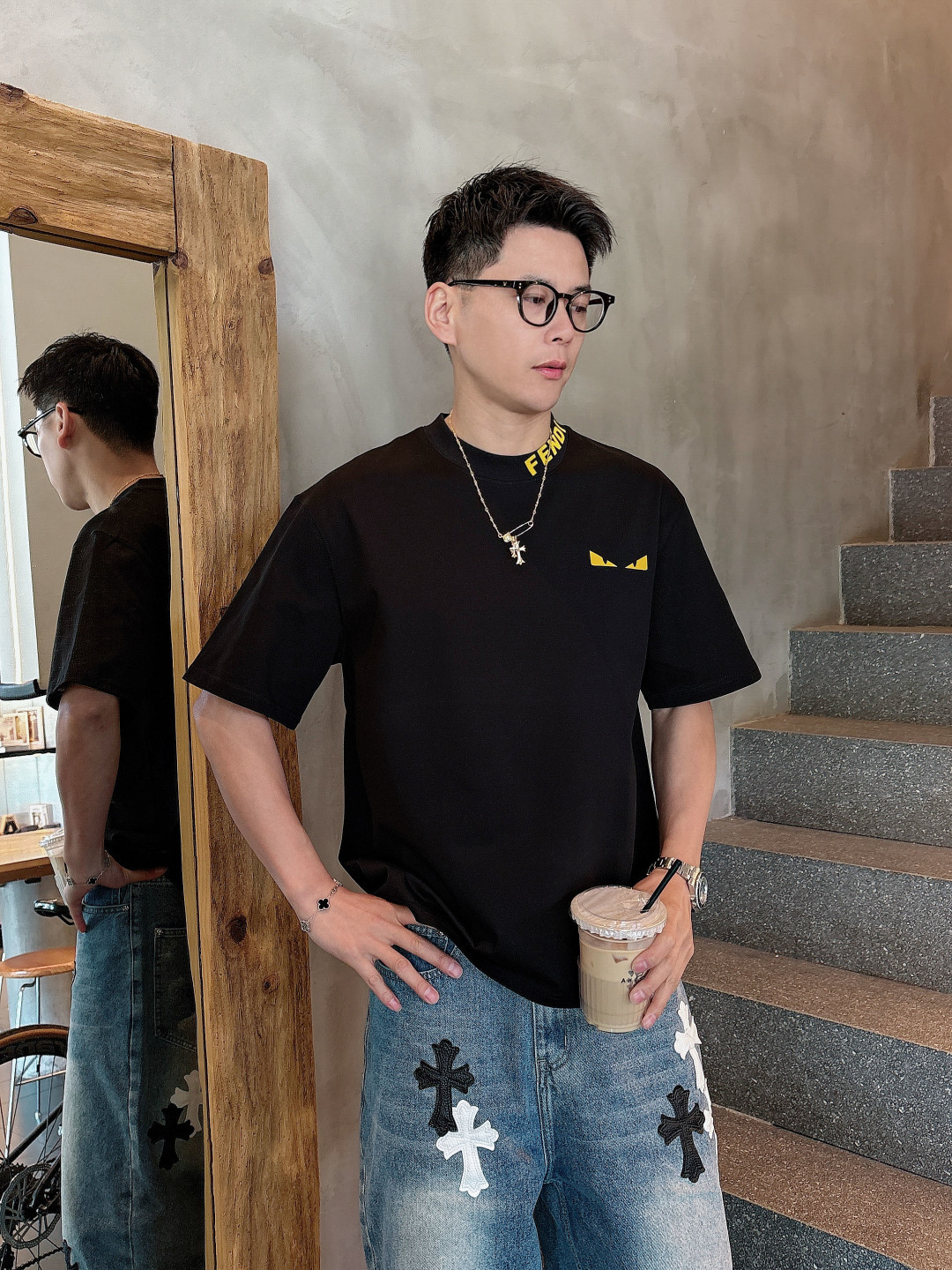 NO:452128,fendi/Fendi 2025 spring and summer new product, complete three standards, round neck pure cotton short-sleeved T-shirt, don’t need to introduce too much good products, look at the details, counter code M-XXXL / Suggestions, fendi, fendi, T-shirt, tees, t-shirt, alexander wang19860909fendi/芬迪 2025春夏新品 三标齐全 圆领纯棉短袖T恤 好货不用过多介绍 看细节 专柜码数M-XXXL /建议L,,fendi,fendi,T-shirt,tees，t-shirt,alexander wang,Men's clothing